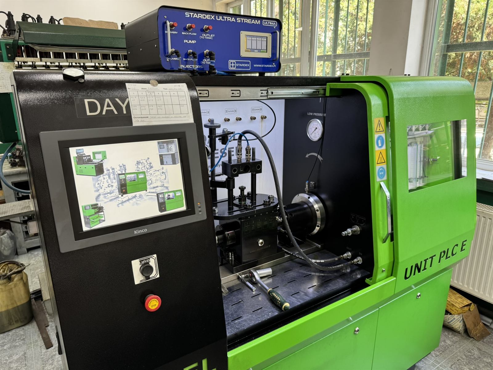 Стенд Dayel Unit PLC E със Stardex Ultra Stream в сервиза